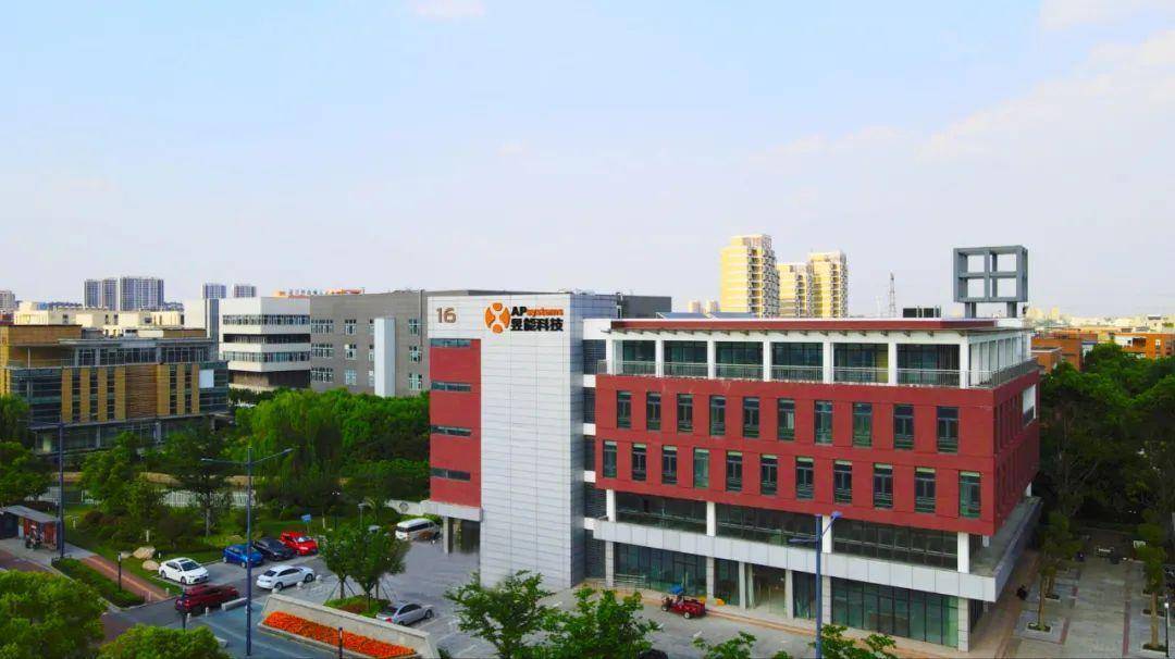 破局安裝痛點！上海邁維動漫攜手昱能科技，定制 QS2 逆變器可視化解決方案(圖1)